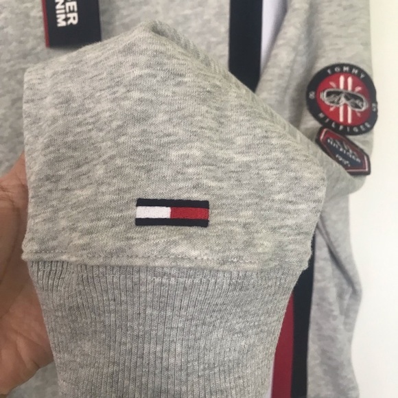 Tommy Hilfiger Patch Logo Sweatshirt - Picture 8 of 9